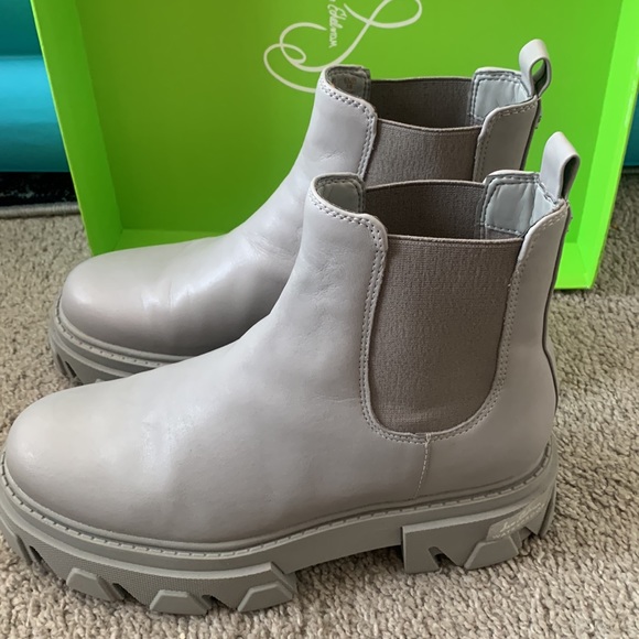 Grey lug boots - Picture 3 of 5